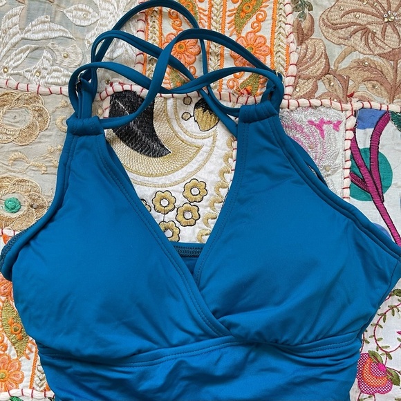 La Blanca Island Goddess Strappy Underwire Ruched One Piece Swimsuit - Picture 5 of 10